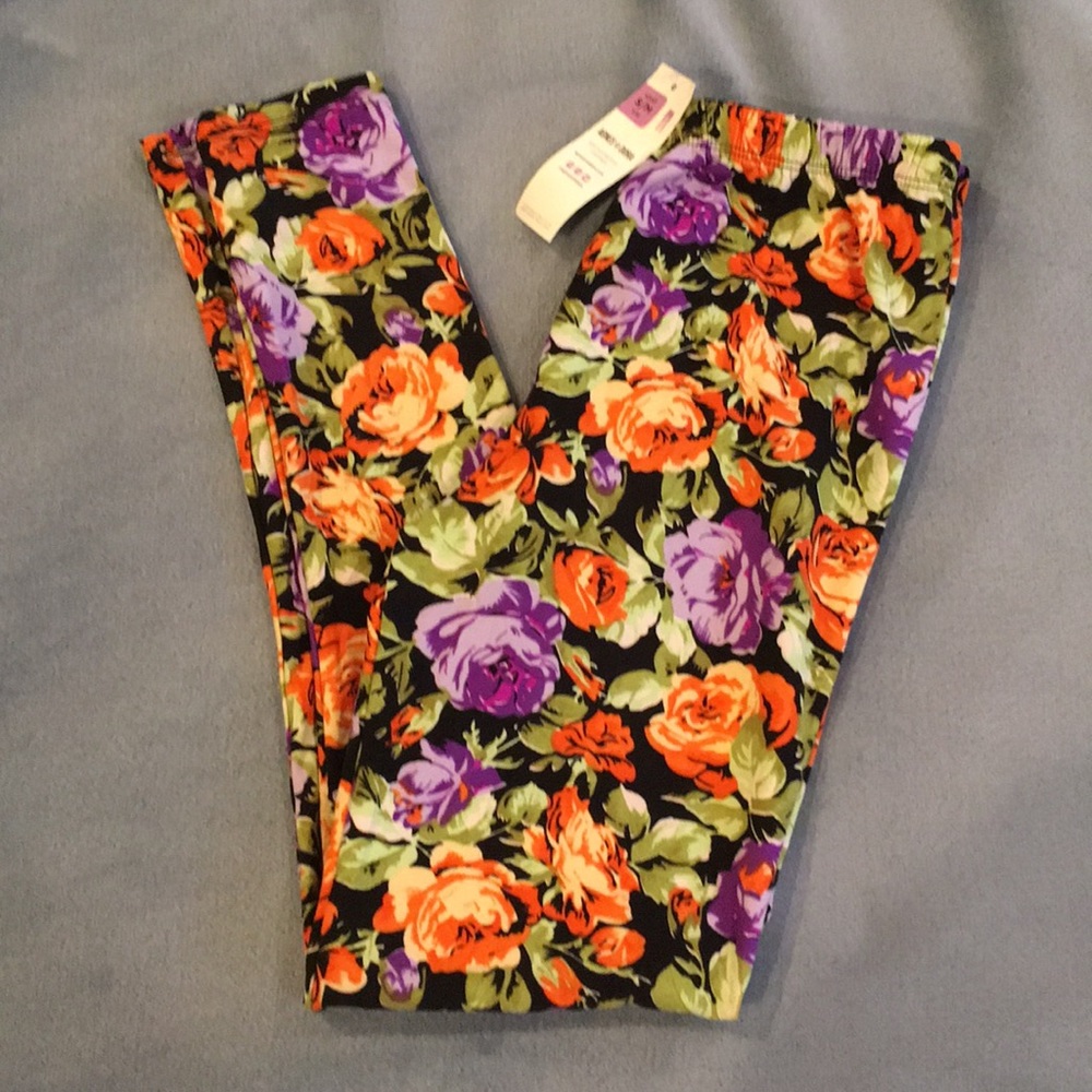 A&D Floral Leggings⭐️Bundle Leggings-2 for $6⭐️